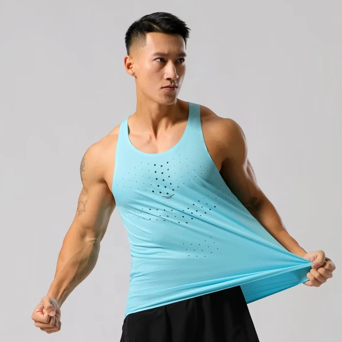 เสื้อกั๊กวิ่งน้ำหนักเบาสำหรับผ - Sleeveless Undershirt บทวิจารณ์และราคา
